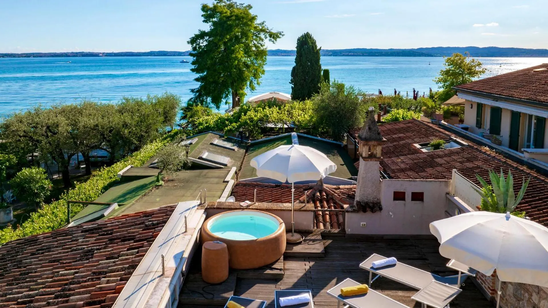 Arcimboldo House 2&2, Emma Villas Sirmione 0*,  İtalya